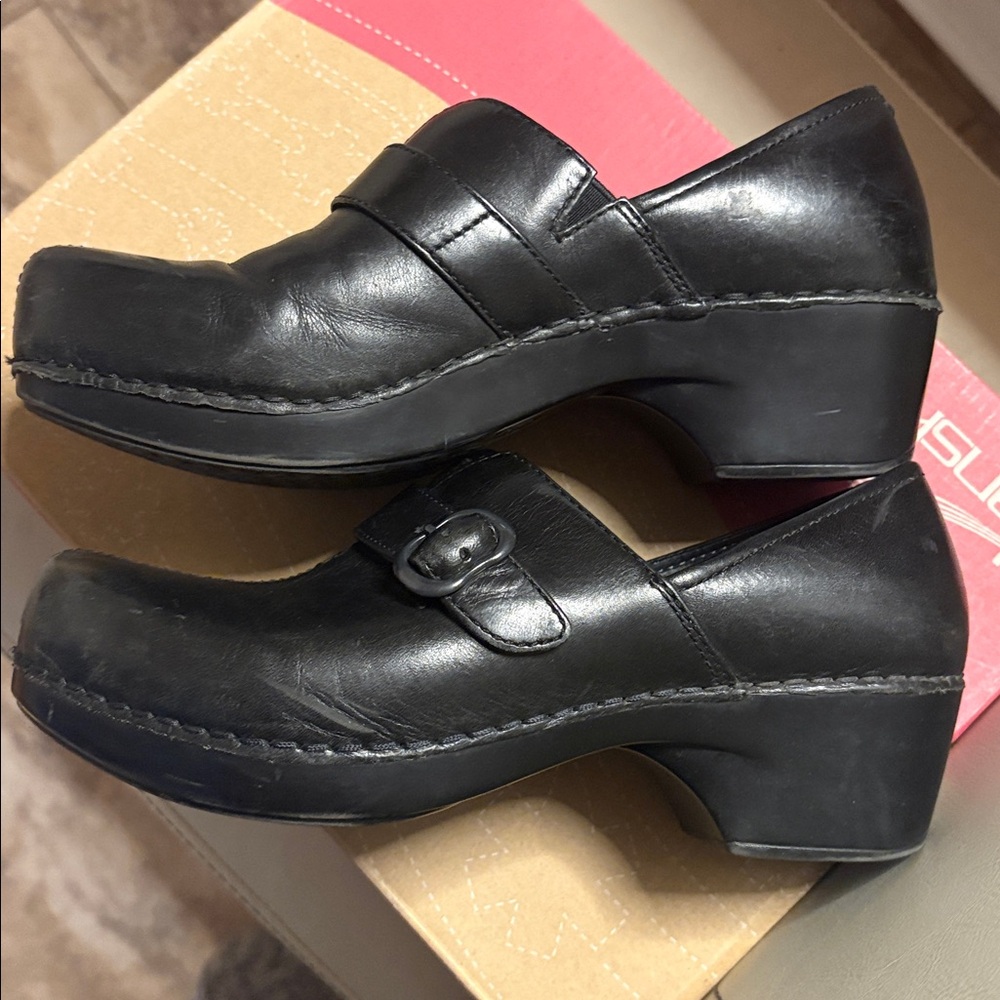 Dansko Tamara black leather buckle clogs 39 - Picture 8 of 13